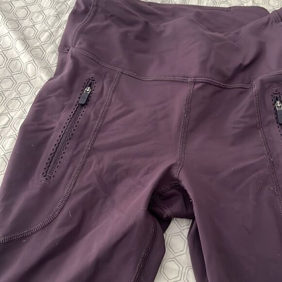 Lululemon dark purple 7/8 leggings with zippered pockets sz 4 - Picture 2 of 3
